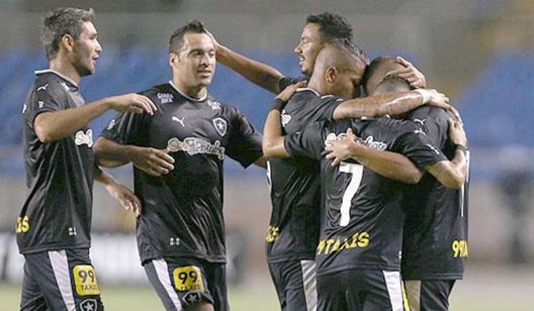 HOME - Botafogo x Macaé - Série B - Navarro e Daniel Carvalho