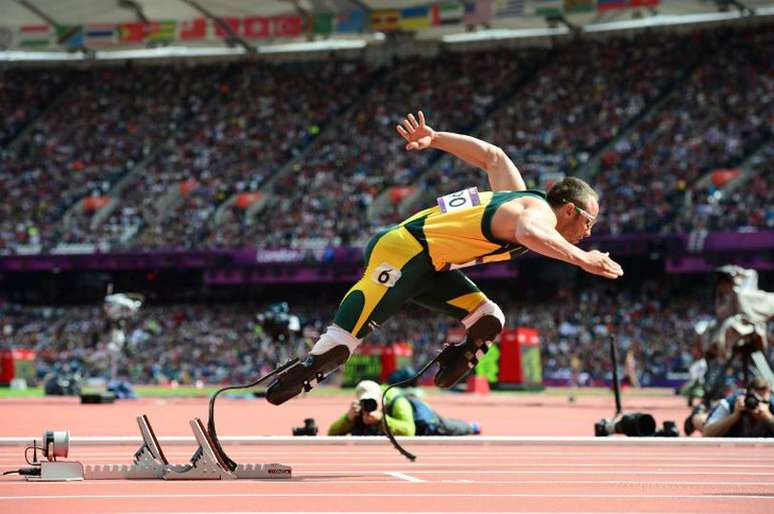O sul-africano Oscar Pistorius se tornou em 2012 o primeiro atleta biamputado a competir em uma Olimpíada
