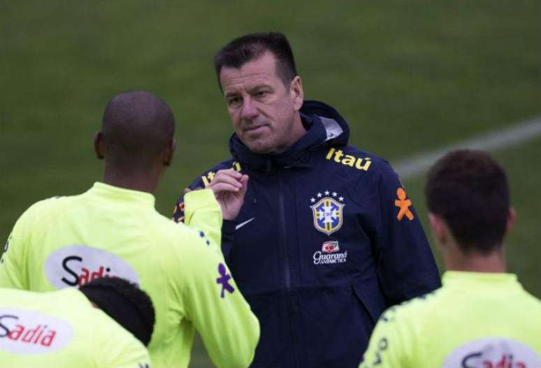 Dunga comanda treino da Seleção Brasileira em Santiago