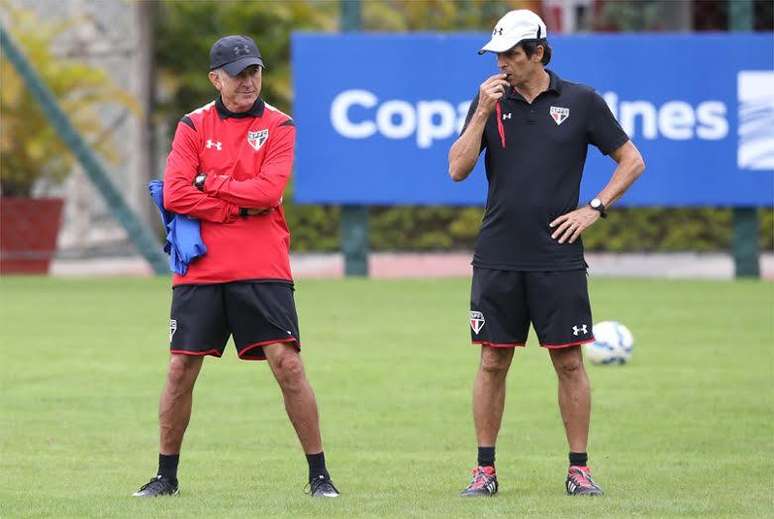 Juan Carlos Osorio e Milton Cruz durante treino do São Paulo