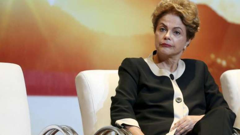 Rejeição de contas de 2014 do governo federal é um grande revés para Dilma Rousseff