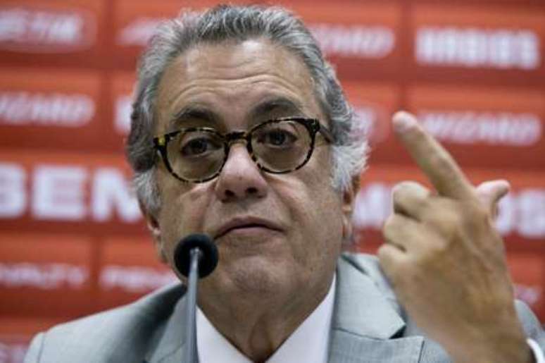 Presidente Carlos Miguel Aidar está praticamente isolado no São Paulo