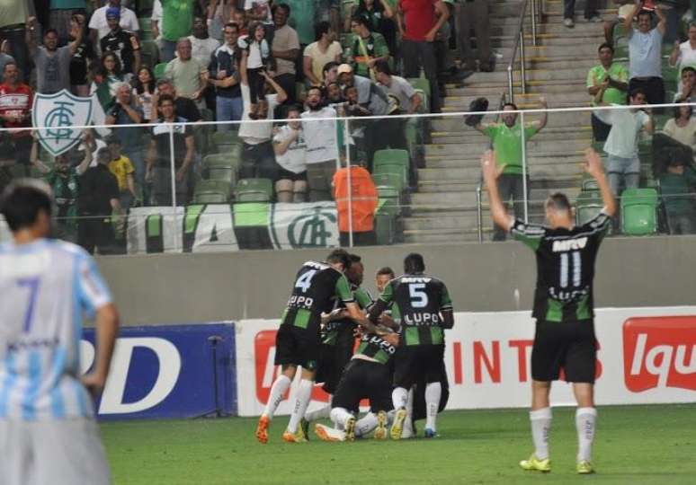 América-MG vence o Macaé no Independência