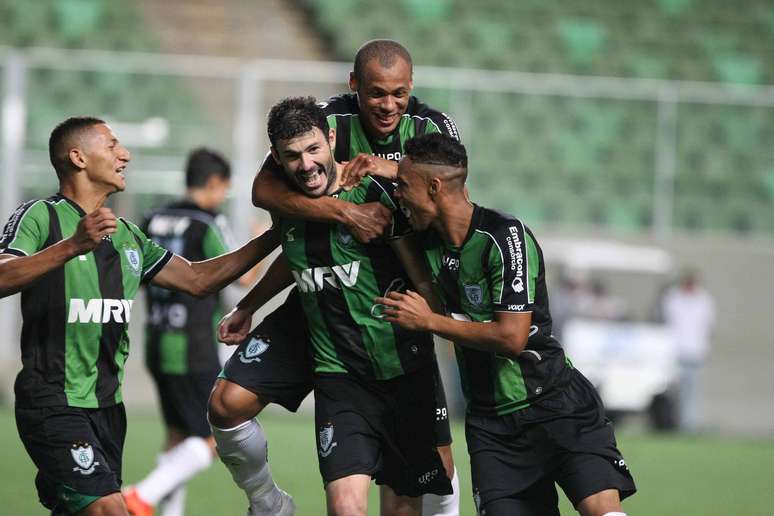 América-MG bateu o Macaé, alcançou a terceira vitória seguida e se manteve firme no G4