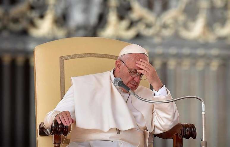 Papa Francisco se mostrou muito triste e abatido com os atentados ocorridos em Paris