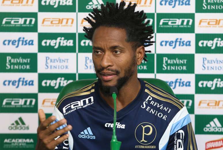 Zé Roberto: "a derrota veio em um momento oportuno também porque temos a parada para corrigir o time"