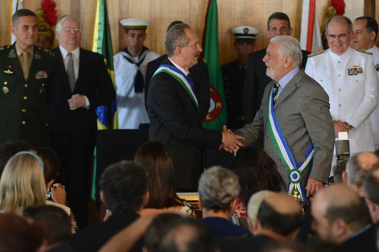 Aldo Rebelo, em cerimônia em que recebe o cargo do Ministro da Defesa anterior, Jaques Wagner