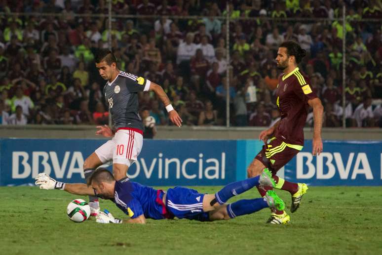 Derlis González aproveitou falha da defesa da Venezuela para fazer gol da vitória