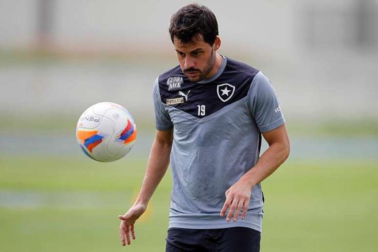 Bazallo ainda não estreou pelo Botafogo