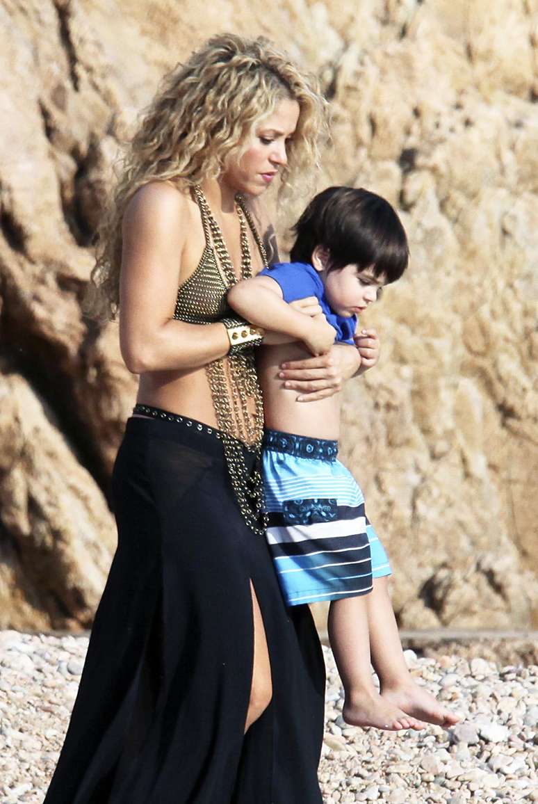 Shakira estava junto do filho Milan, de 2 anos, fruto de seu casamento com Gerard Piqué