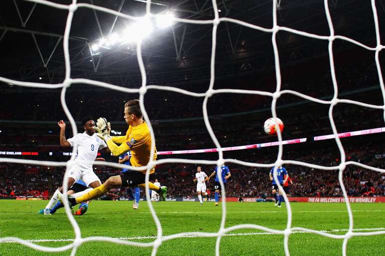 Sterling marcou o segundo gol dos ingleses em Wembley