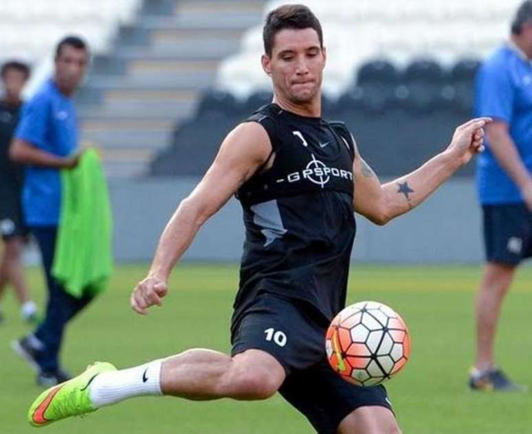 Thiago Neves em treino do Al Jazira