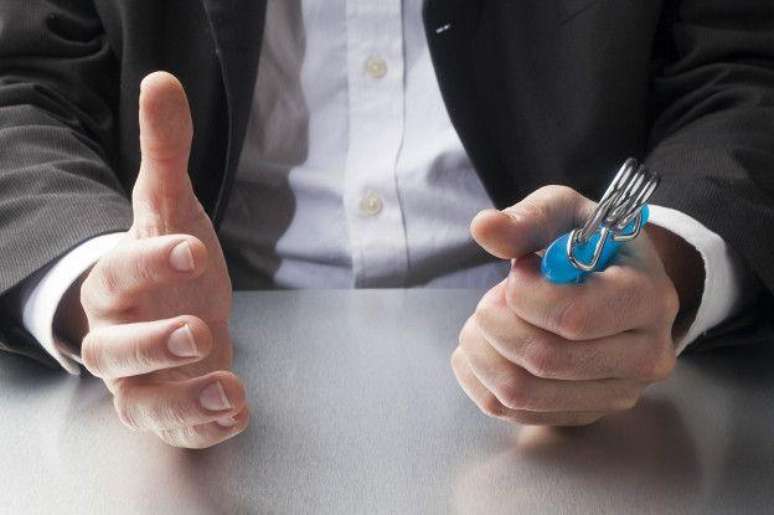 Existem exerc&iacute;cios f&aacute;ceis para m&atilde;os e bra&ccedil;os para os que trabalham sentados (Foto: Thinkstock)