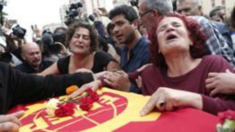 Em funerais, alguns familiares de vítimas manifestaram raiva contra o governo turco