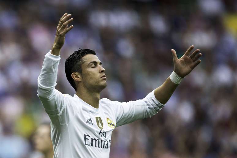 Cristiano Ronaldo foi elogiado por Zidane, que já o considera uma lenda do Real Madrid