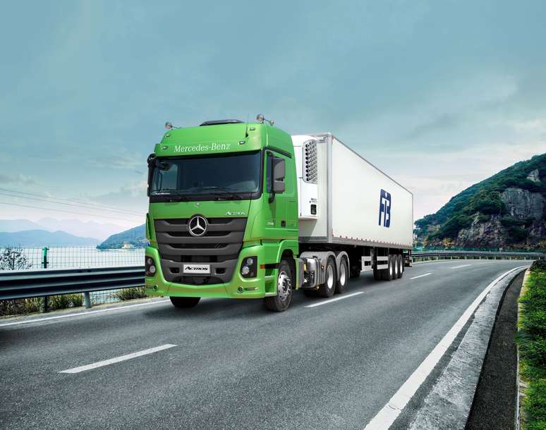 Modelo Actros está entre as novidades da montadora 