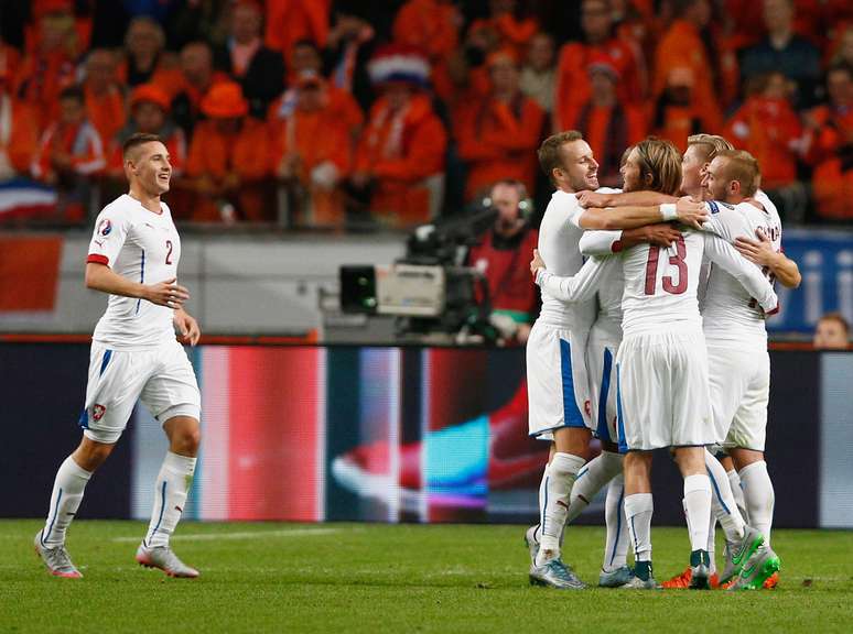 Tchecos encerram as Eliminatórias para Euro 2016 na liderança do Grupo A