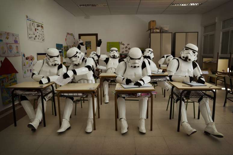 Higuera estava no último ano da faculdade, em Madri, Espanha, quando conseguiu um traje de stormtrooper de segunda mão e começou o projeto. “Eles (stormtroopers) representam a classe trabalhadora galática&#034;, disse. O fotógrafo gosta da ideia de que estes soldados são parecidos com as pessoas comuns.