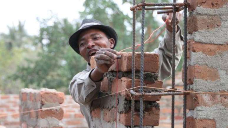 Após terremoto que devastou o Nepal, ONG continuou atuando em escolas improvisadas