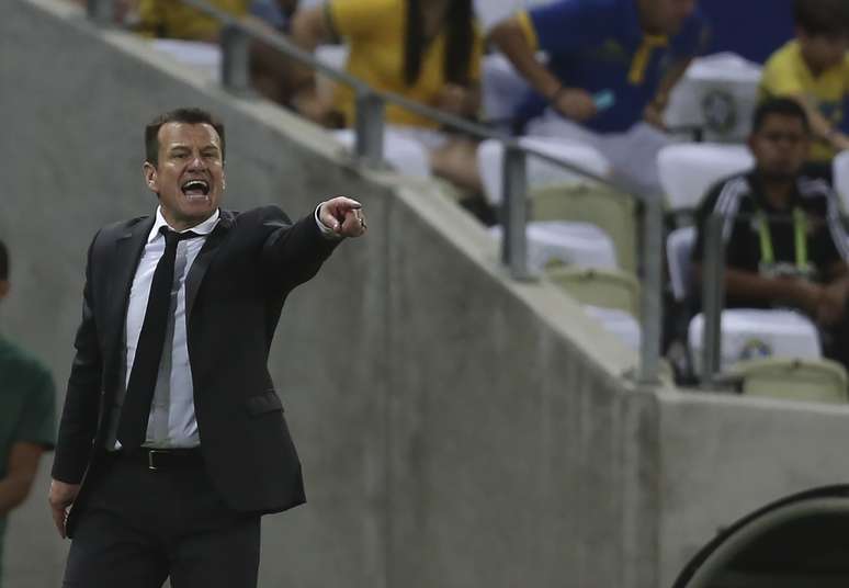 Dunga fez três mudanças na Seleção para jogo contra venezuelanos