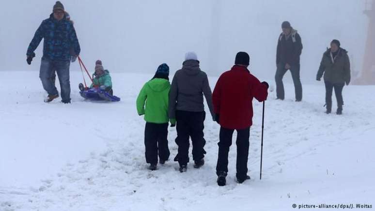 Em Oberwiesenthal, na Saxônia, já foi possível até tirar os brinquedos de neve do porão