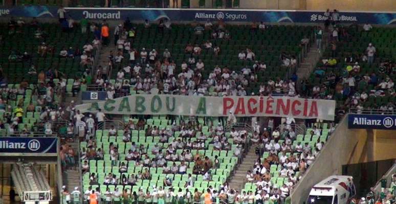 Torcida organizada do Palmeiras protestou contra os valores altos cobrados pelo clube desde a mudança para o Allianz Parque