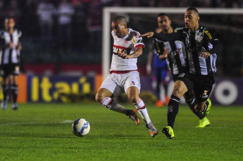 Sheik arriscou jogadas do ataque, mas o Flamengo pouco produziu boas chances