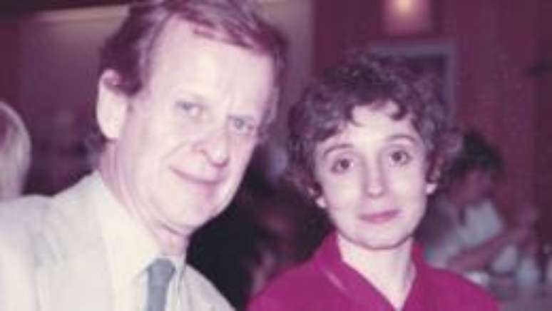 Crane conheceu seu marido, o publicit&aacute;rio Ira Sturtevant, em uma reuni&atilde;o de trabalho. "Sim, eu assisti 'Mad Men'. Algumas coisas eram como na s&eacute;rie, outras n&atilde;o", diz Crane, rindo