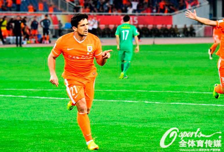 Artilheiro do chinês, Aloisio marca mais dois e Shandong Luneng vence clássico