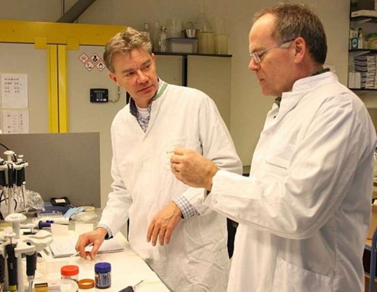 O professor Mark Post (direita) foi um dos envolvidos desde o in&iacute;cio na cria&ccedil;&atilde;o da carne de laborat&oacute;rio
