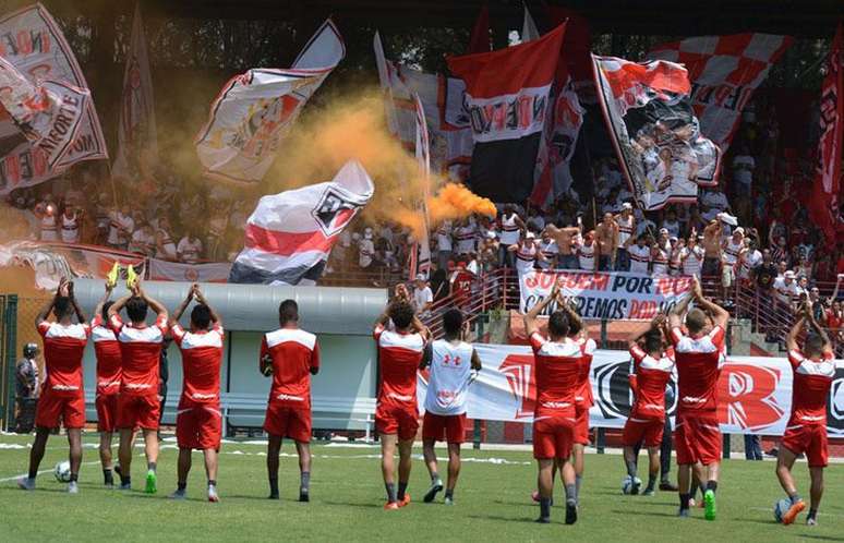 Torcedores do São Paulo estiveram no treino do time neste sábado