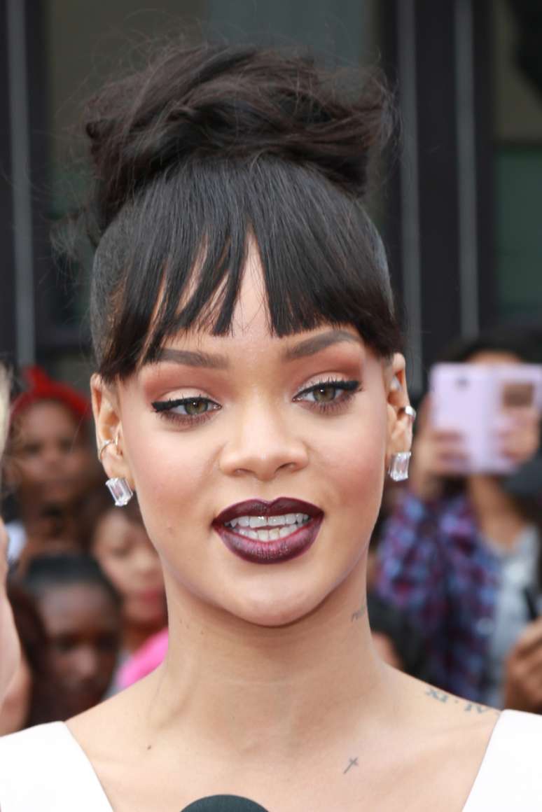 Rihanna apostou num tom mais forte e com brilho