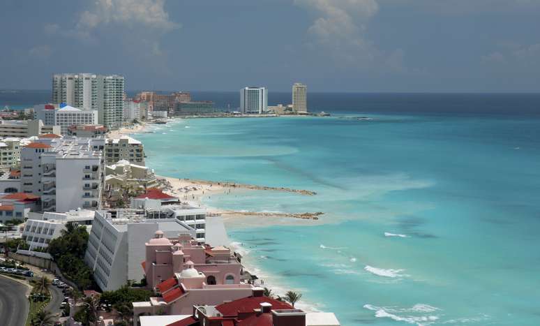 Vista aérea da praia de Cancún