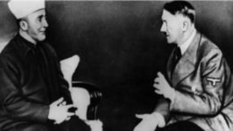 O líder religioso palestino Haj Amin al-Husseini se aliou aos nazistas na guerra e se encontrou com Adolf Hitler em 1941 