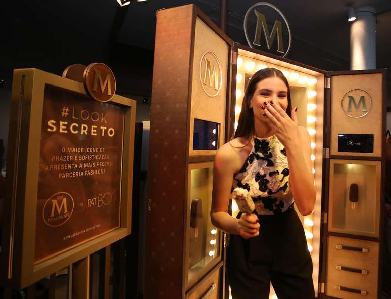 A modelo e atriz disse que é um presente ser musa da Magnum