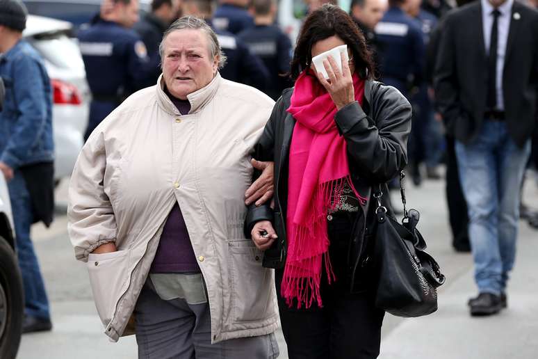 O acidente aconteceu na cidade de Puisseguin. Após a colisão, ambos os veículos estavam em chamas e cerca de 60 bombeiros foram enviados ao local, segundo informa a mídia