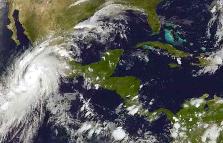 Imagem de satélite mostra a aproximação do furacão Patricia que se dirige rumo ao México