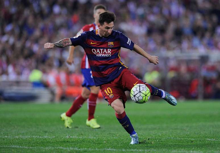 Segundo o jornal inglês 'The Sun', existe em Messi o desejo de se provar no futebol inglês, depois de estar no Barça por 14 anos, o que facilitaria em um desfecho bem-sucedido para uma contratação.