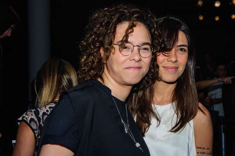 Maria Gadú e Luna Leça assistiram ao desfile da Ratier