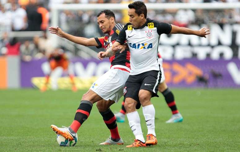 FOTOS -  Corinthians vence o Flamengo e mantém diferença na ponta