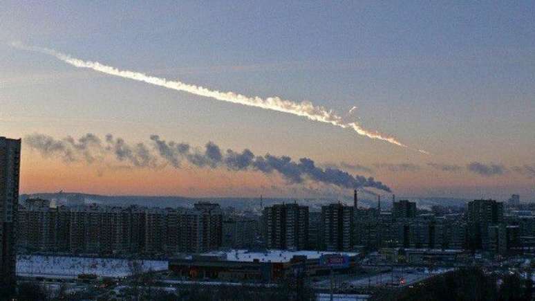 Em fevereiro de 2013, meteorito assustou cidade russa; detritos feriram mais de mil pessoas 