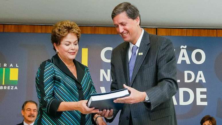 Presidente Dilma recebe, do coordenador da Comissão Nacional da Verdade, Pedro Dallari, o relatório final da comissão, em dezembro de 2014