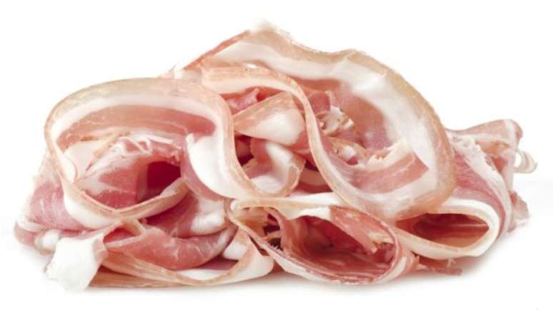 A recomendação é comer o mínimo possível de carnes processadas, como o bacon