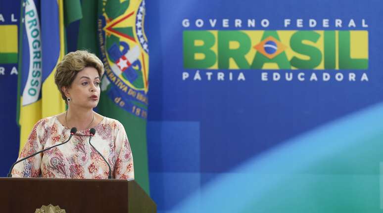 Dilma defendeu o papel do rádio na integração de um país continental como o Brasil e disse que as emissoras pequenas e médias devem ser fortalecidas
