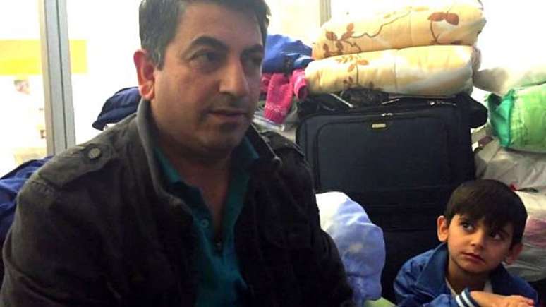O pai, Hasan, contou que é músico de uma região curda da Síria e que a família vivia no norte do Iraque.