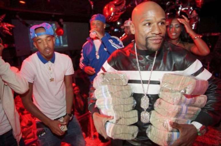 Mayweather levou 50 mil d&oacute;lares para boate nos Estados Unidos