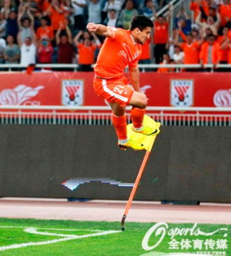 Artilheiro do chinês, Aloisio marca mais dois e Shandong Luneng vence clássico