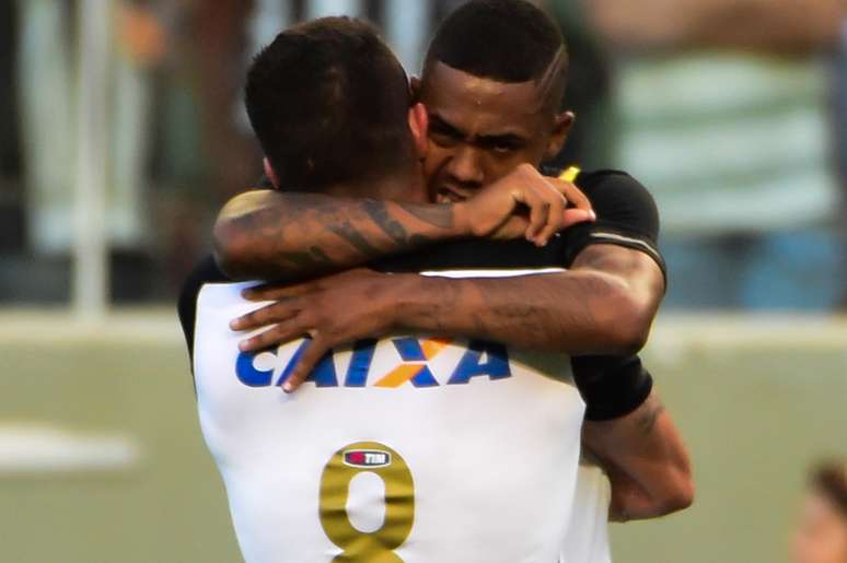Malcolm abriu o placar da vitória que praticamente garante título brasileiro ao Corinthians