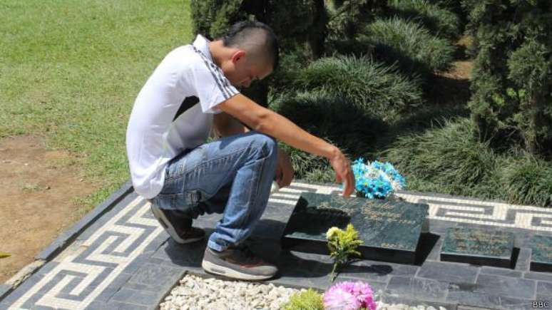 T&uacute;mulo de Escobar no cemit&eacute;rio Jardins Montesacro, em Medell&iacute;n