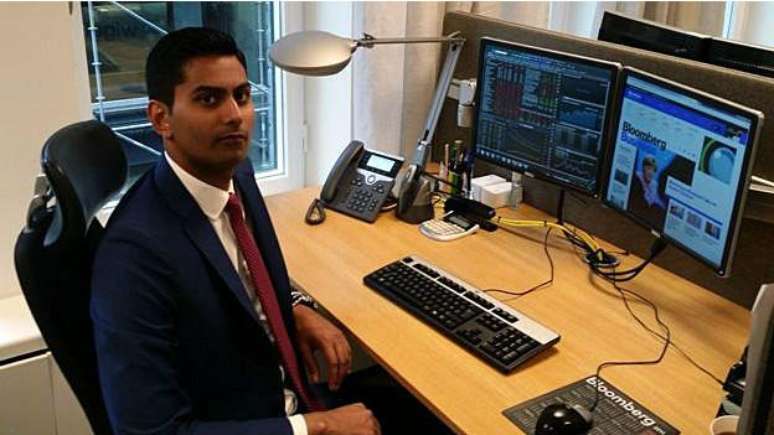 Ameek Grewal deixou o emprego no banco em Londres para trabalhar na Su&eacute;cia (Foto: BBC)